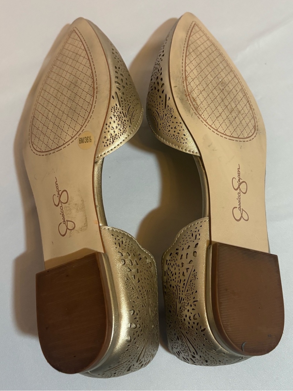 ⭐️Gold Laser Cut Mandala Pointed Flats⭐️ - Picture 5 of 5